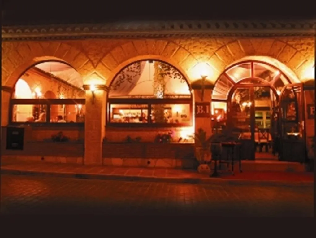 Los Arcos Нерха Отель